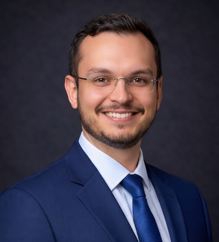 Dr. Romullo Ataides headshot